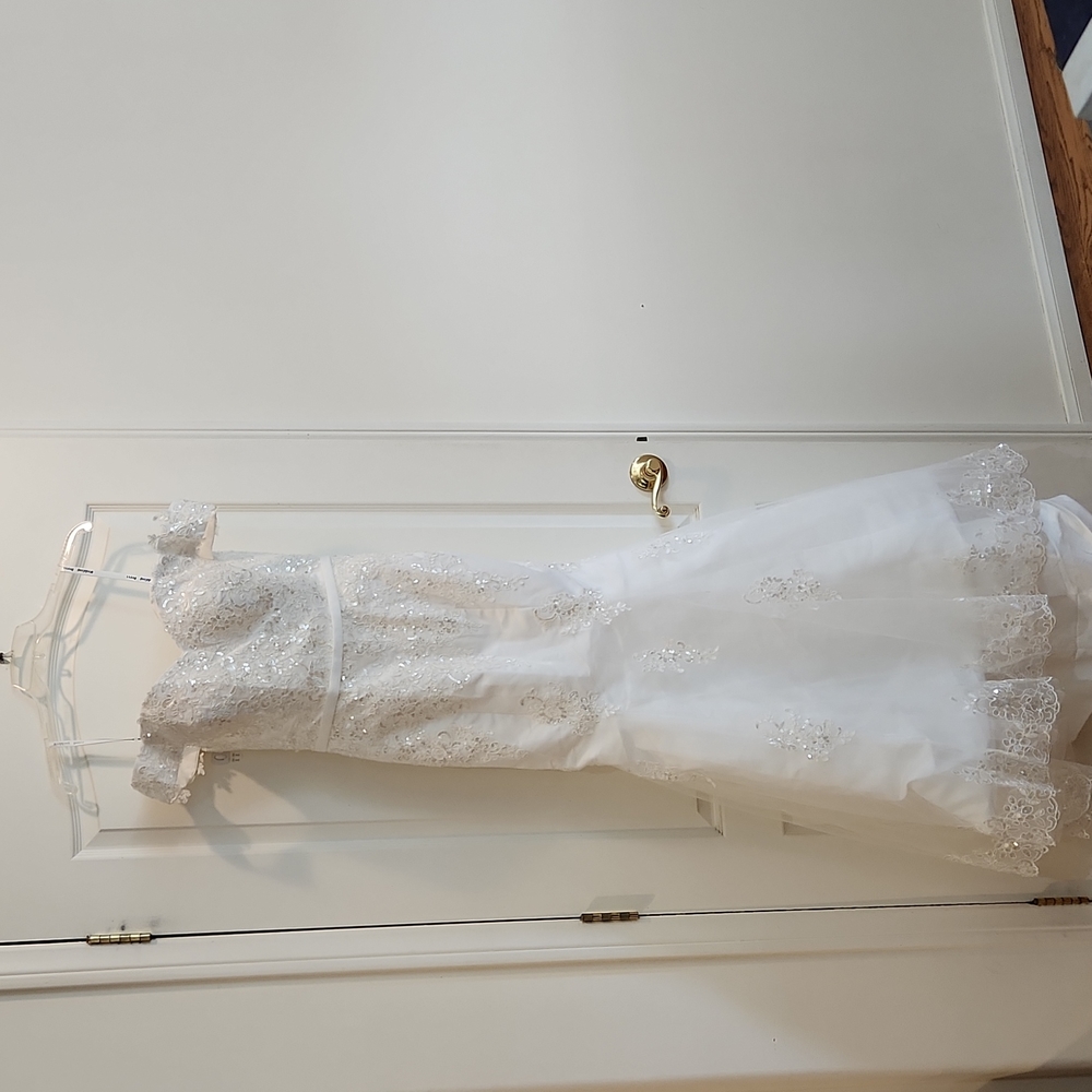 New. Wedding Dress. White. Size 6